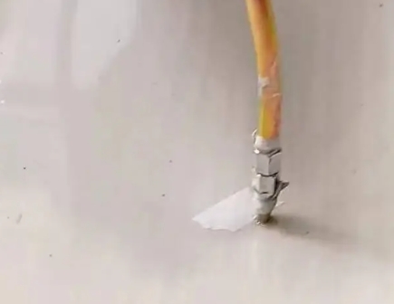 溆浦瓷砖空鼓维修公司专业解答在瓷砖铺贴过程中，如果使用的砂料过粗（如全部使用了粗砂），可能会导致以下问题